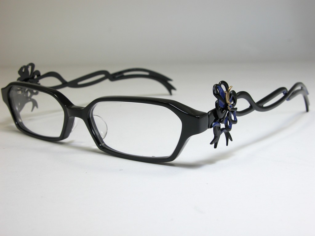 ベヨ2情報】『Bayonetta 2』の眼鏡が商品化！ – Bayonetta2 開発